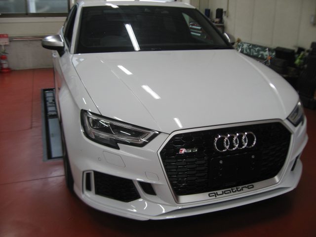 ＡＵＤＩ　ＲＳ３（８Ｖ）コムテックレーダー取付