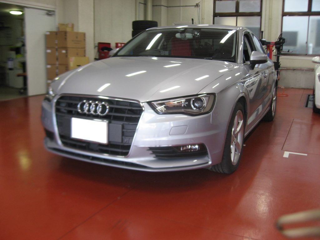 ａｕｄｉ ａ３ ８ｖ ｓｂ フロントカメラ取付 広島の自動車整備 タイヤ交換 タイヤ預かりは S A