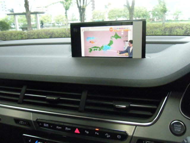 ＡＵＤＩ　Ｑ７（４Ｍ）　ＴＶアクティブ