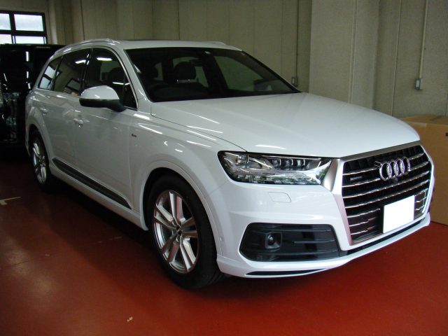 ＡＵＤＩ　Ｑ７（４Ｍ）ＴＶアクティブ