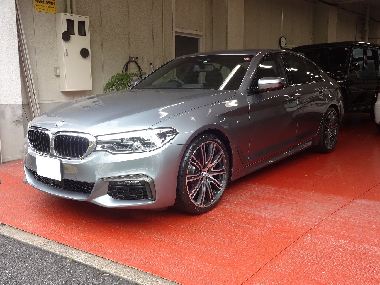 ＢＭＷ ５シリーズ（Ｇ３０）２０インチタイヤホイール装着 | 広島の自動車整備・タイヤ交換・タイヤ預かりは「S.A」