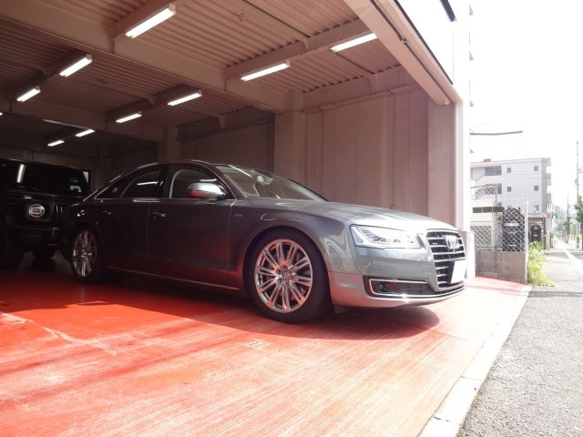 ＡＵＤＩ　Ａ８（４Ｈ）　ロアリングＫＩＴ装着