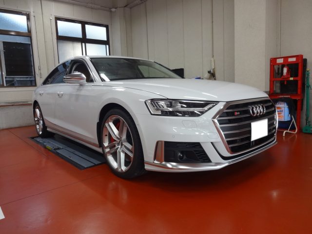 ＡＵＤＩ　Ｓ８（４Ｎ）ＴＶアクティブ＆ドラレコ取付作業