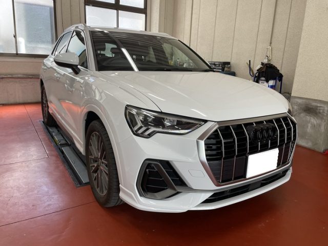 ＡＵＤＩ　Ｑ３（Ｆ３）ドラレコ取付