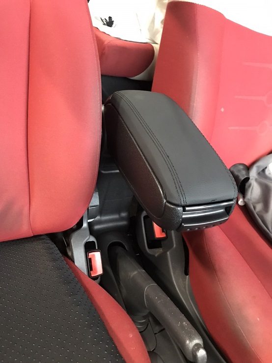FIAT500 アームレスト シリーズ4用 のパーツレビュー | 500 （ハッチバック）(ゴルチン) | みんカラ フロントシートアームレストハンドル1組 6BV48KRLAA 6BV31KRLAA FIAT 500 2016-2019 左+右イン