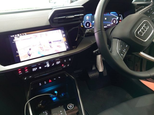 ＡＵＤＩ　Ａ３（ＧＹ）　ＴＶキャンセラー取付作業