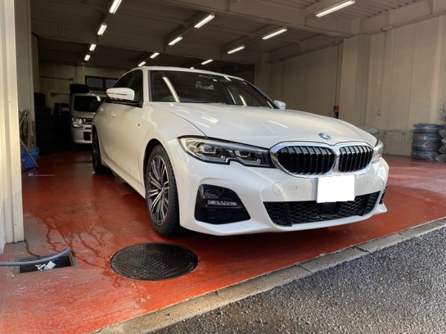 車検整備作業　ベンツ　Eクラス＆Ａクラス、ＢＭＷ　３シリーズ、ニッサン　モコ