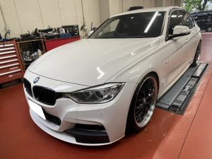 ｂｍｗ ３シリーズ ｆ３０ 車高調 ドラレコ取付作業 広島の自動車整備 タイヤ交換 タイヤ預かりは S A