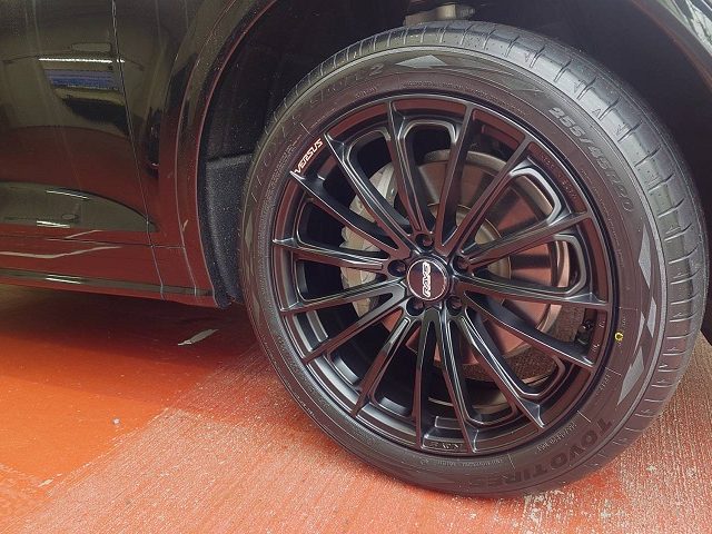 ＡＵＤＩ　Ｑ５（ＦＹ）２０インチタイヤホイール装着作業
