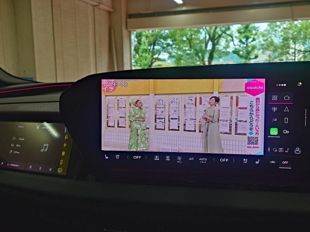 ＡＵＤＩ　ＳＱ６（ＧＦ）マルチメディアインターフェイス＆地デジチューナー取付作業