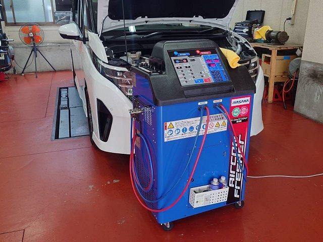 ニッサン　セレナ　法定12ヵ月点検整備メンテナンス作業
