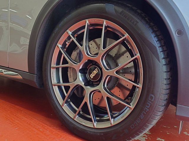 メルセデスベンツ　Ｅクラス（Ｗ２１４）オールテレイン　１９インチホイール交換作業