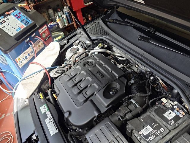ＶＷ　パサートオールトラック　オイル交換＆エアコンガスクリーニング作業