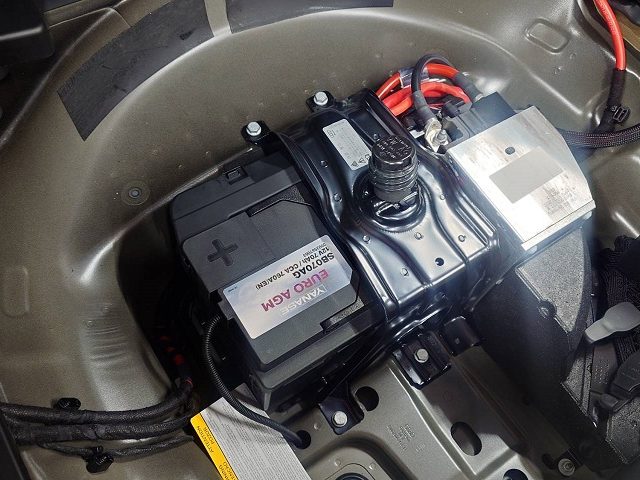 ＡＵＤＩ　Ａ５ＳＢ（Ｆ５）バッテリー交換作業