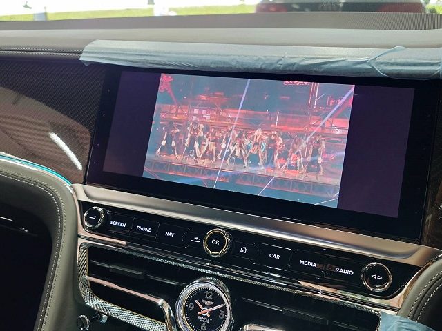 ベントレー　フライングスパー　ＨＤＭＩインプットアダプター＆地デジチューナー＆ＨＤＭＩ外部入力端子取付