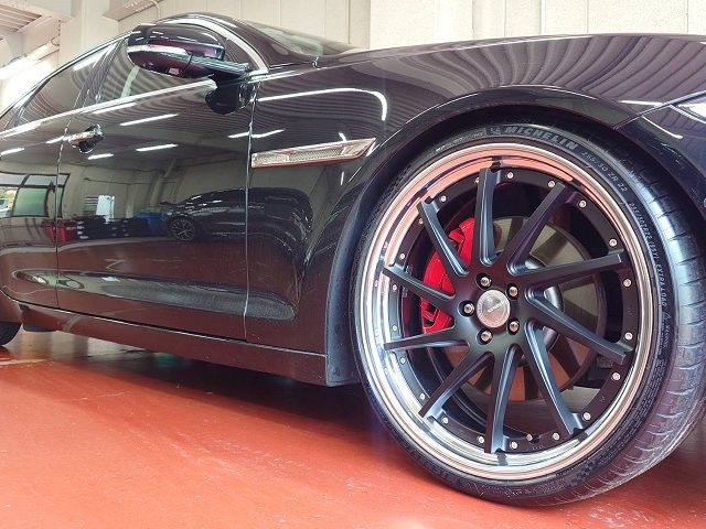 ジャガーＸＪ　２２インチタイヤ、ホイール装着＆アライメント作業