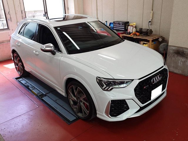 ＡＵＤＩ　ＲＳＱ３（Ｆ３）　ボディコーティングメンテナンス施工