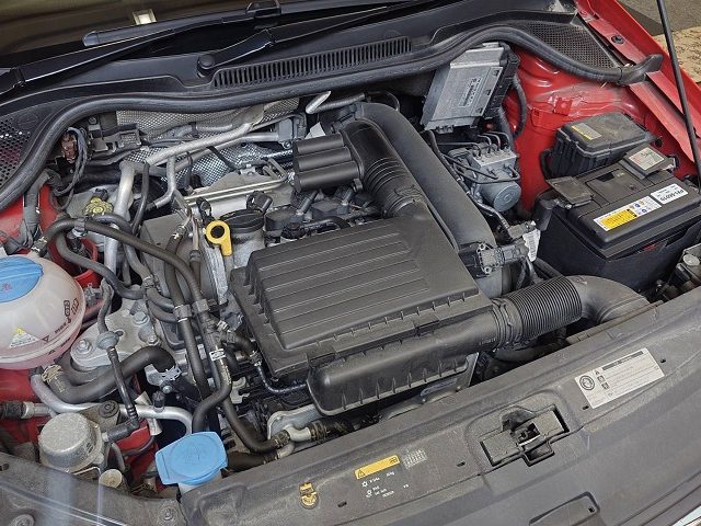 ＶＷ　ＰＯＬＯ（６Ｒ）　オイル、バッテリー交換、車両点検作業