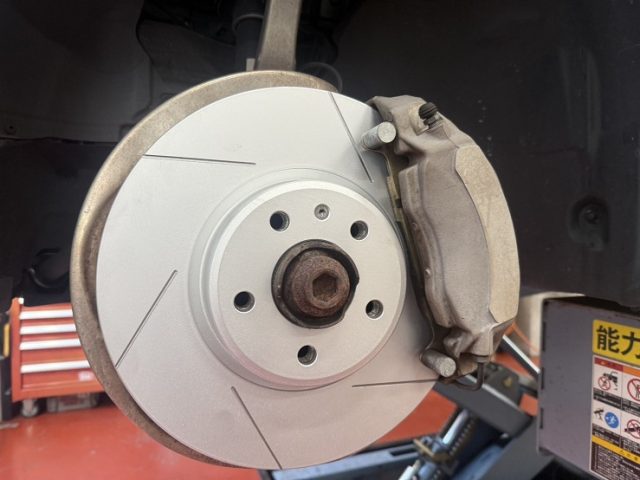 ＡＵＤＩ　Ａ４（８Ｗ）ＡＢ　ブレーキローター交換作業