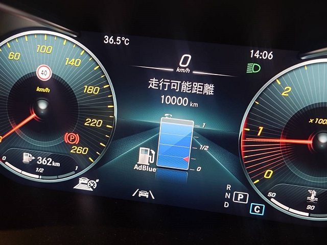 メルセデスベンツ　ＧＬＣ　オイル交換＆アドブルー補充作業