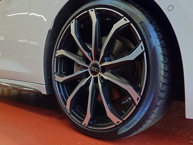 ＡＵＤＩ　Ａ５ＡＢ（ＦＵ）　２０インチタイヤ、ホイール装着