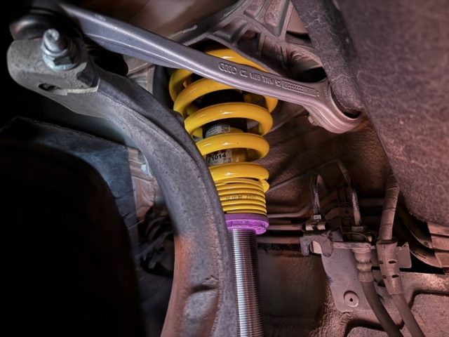 ＡＵＤＩ　ＲＳ４（８Ｋ）車高調足回り交換、アライメント作業