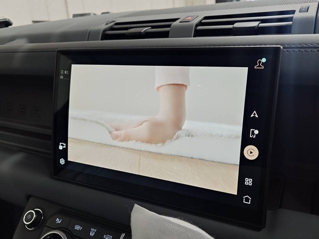 ランドローバー ディフェンダー HDMIインプットアダプター&地デジチューナー取付