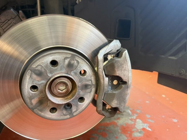 ＢＭＷ　Ｘ１　低ダストパット交換作業