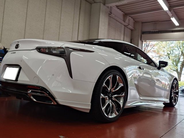 レクサス　ＬＣ５００　リアディフューザー＆リアサイドスポイラー取付作業