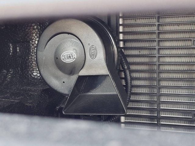 ＡＵＤＩ　Ｑ４　ホーン取付作業