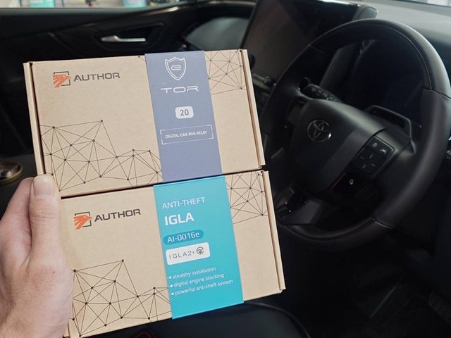 トヨタ　ヴェルファイア　ＡＵＴＨＯＲ　ＡＬＡＲＭ製セキュリティ取付作業