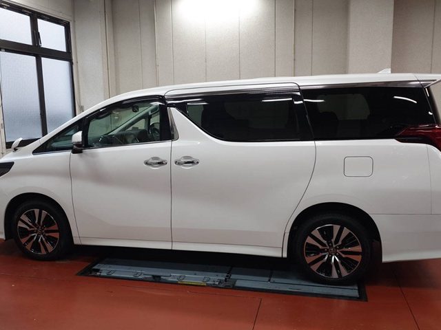 車検整備メンテナンス作業（ＭＩＮＩ、トヨタ）