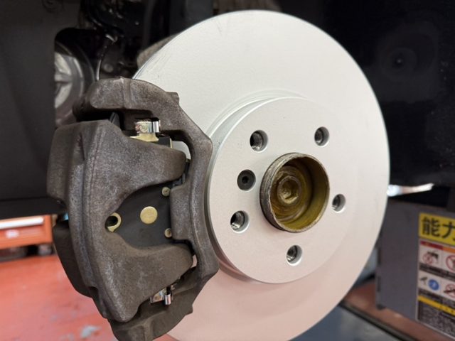ＢＭＷ　Ｘ２（Ｆ３９）ブレーキパット、ローター交換作業