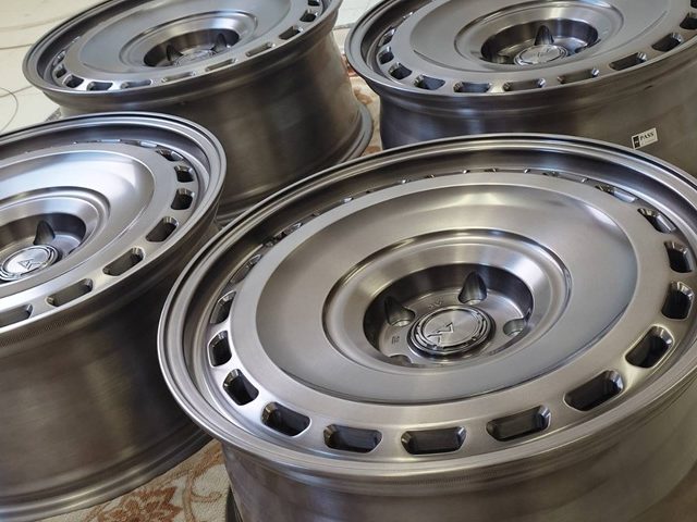 ホイールガラスポリマーコーティング作業