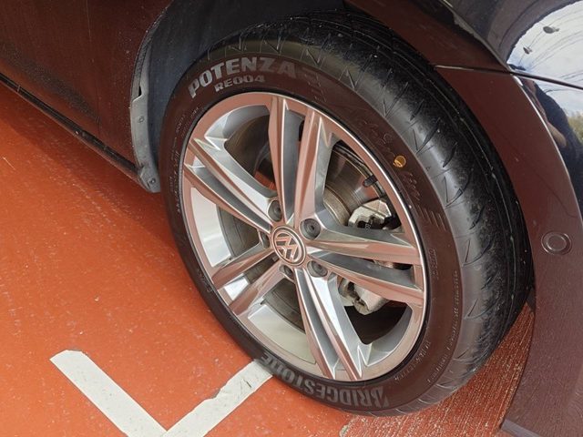 ＶＷ　ゴルフⅦ　タイヤ交換作業