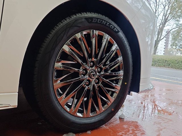 レクサス　ＬＭ　オールシーズンタイヤ交換作業