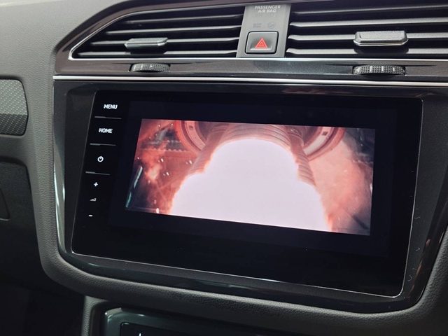 ＶＷ　ティグアン　ＨＤＭＩインプットアダプター＆地デジチューナー取付作業