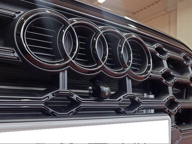 ＡＵＤＩ　ＳＱ２（ＧＡ）　フロントカメラ＆モニター＆カーテシライト＆アイドリングストップキャンセラー取付作業