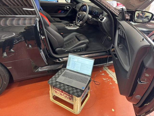 ＢＭＷ　Ｍ２（Ｇ８７）後退時の助手席ドアミラー降下角度変更コーディング作業