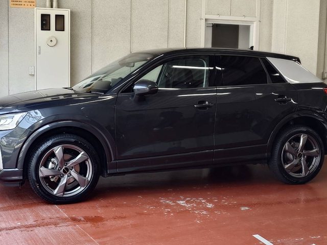ＡＵＤＩ　Ｑ２（ＧＡ）　１８インチタイヤホイール装着（インチアップ）