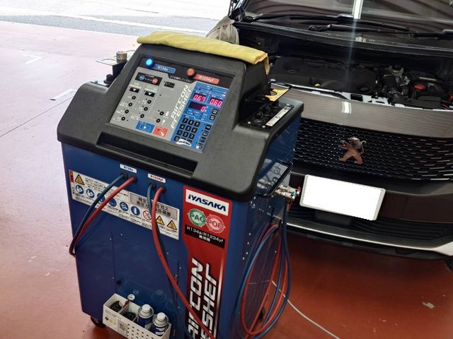 プジョー　５００８　法定１２カ月点検、車両メンテナンス、マルチメディアインターフェイス取付作業