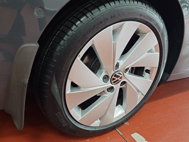 ＶＷ　ＧＯＬＦⅧ　タイヤ交換作業