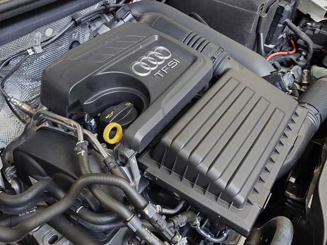 ＡＵＤＩ　Ａ３（８Ｖ）セダン　オイル交換作業