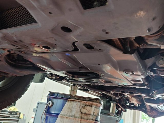 トヨタ　ランドクルーザープラド　オイル交換作業