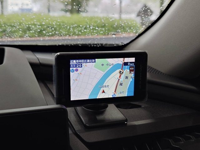 トヨタ　ＲＡＶ４　レーダー取付作業