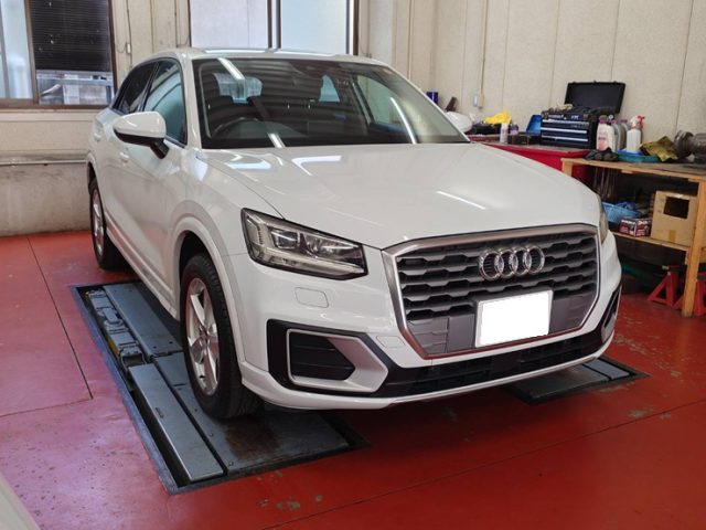 車検整備メンテナンス作業（ＡＵＤＩ　Ｑ２（ＧＡ）＆トヨタ　ヴィッツ）
