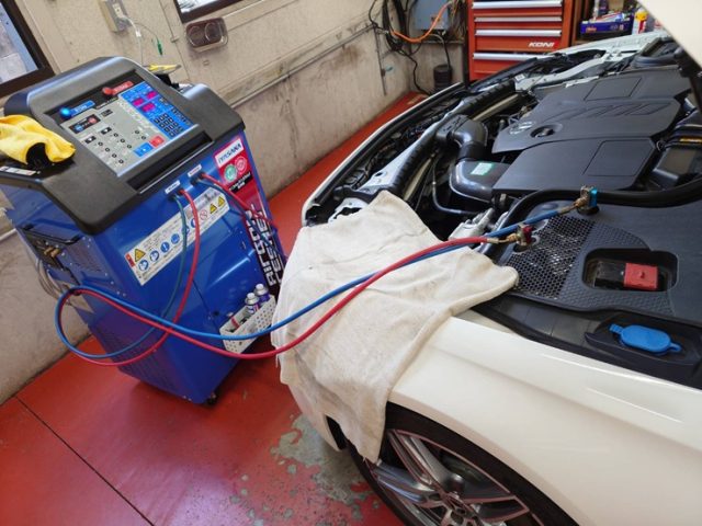 メルセデスベンツ　Ｅクラス（Ｗ２１３）＆ＡＵＤＩ　Ａ３（８Ｐ）車検整備メンテナンス作業