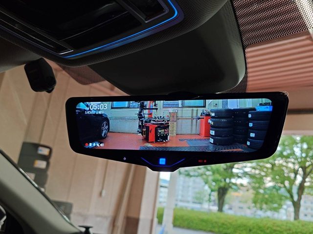 ＡＵＤＩ　Ｓ８（Ｆ８）　デジタルインナーミラー加工取付作業