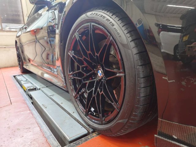 ＢＭＷ　車検整備メンテナンス作業（３シリーズ）＆板金塗装修理、タイヤ交換作業（Ｍ４）