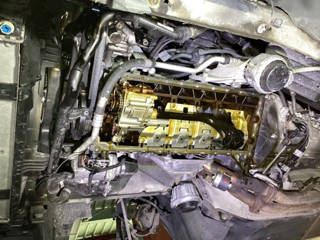ＢＭＷ　１３０ｉ（Ｅ８９）オイル漏れ修理＆タイヤ交換作業